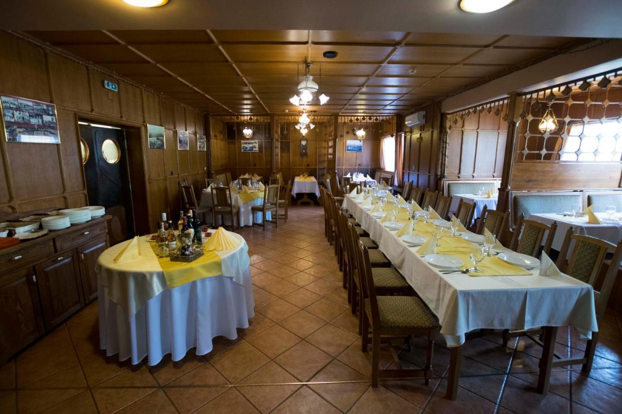 Szelkakas Fogado Es Etterem Bed & Breakfast Batonyterenye ภายนอก รูปภาพ