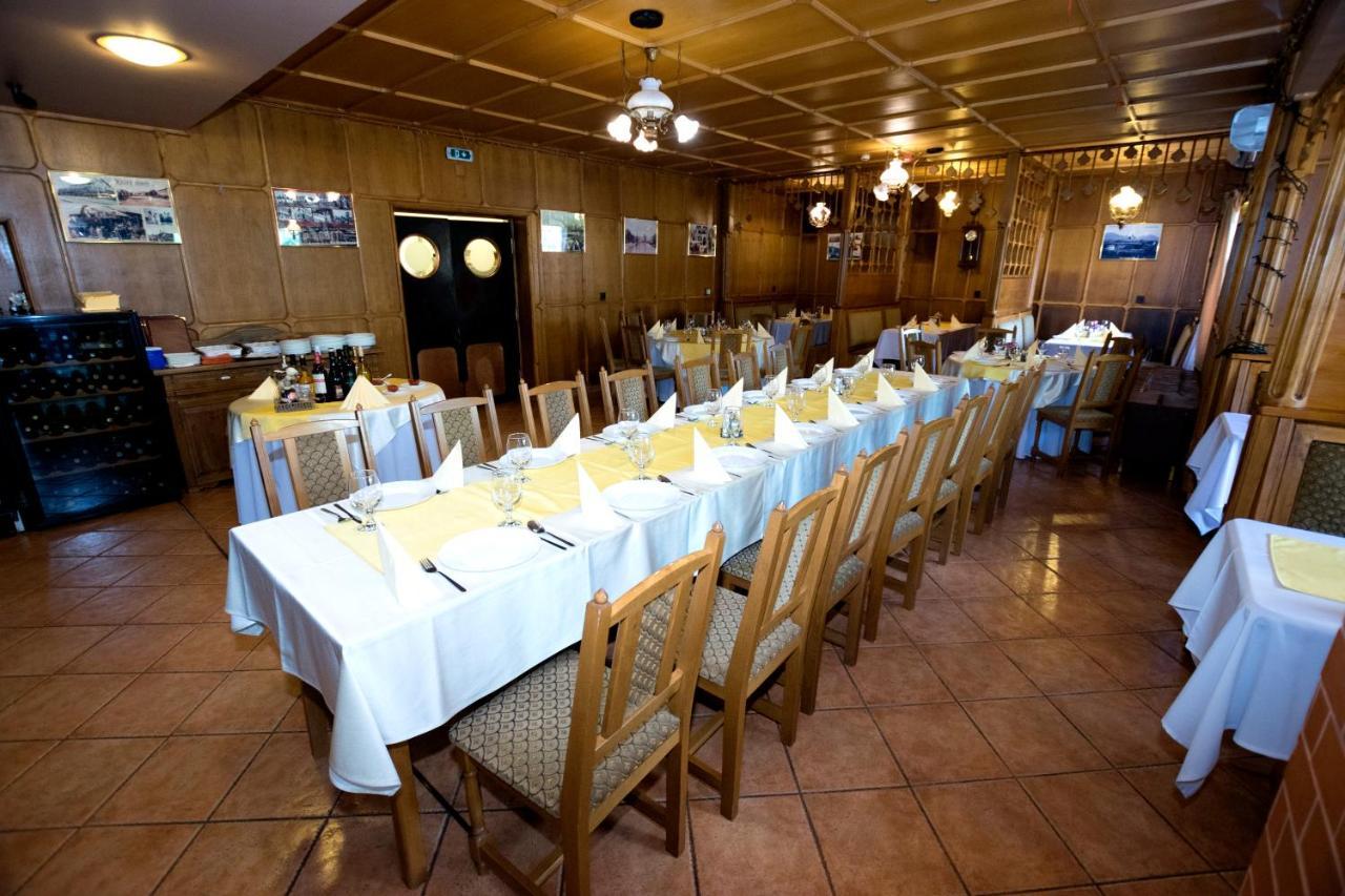 Szelkakas Fogado Es Etterem Bed & Breakfast Batonyterenye ภายนอก รูปภาพ