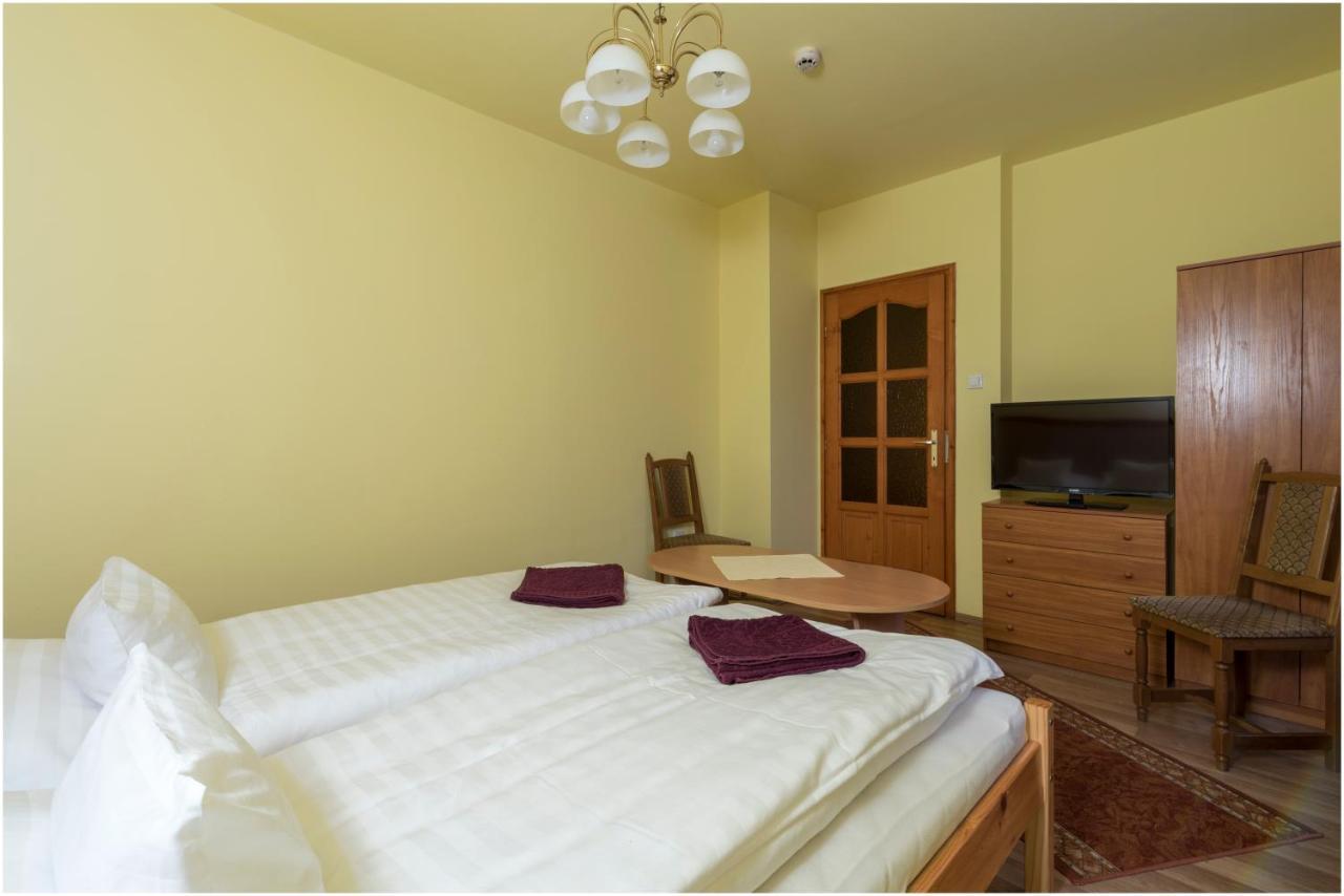 Szelkakas Fogado Es Etterem Bed & Breakfast Batonyterenye ภายนอก รูปภาพ