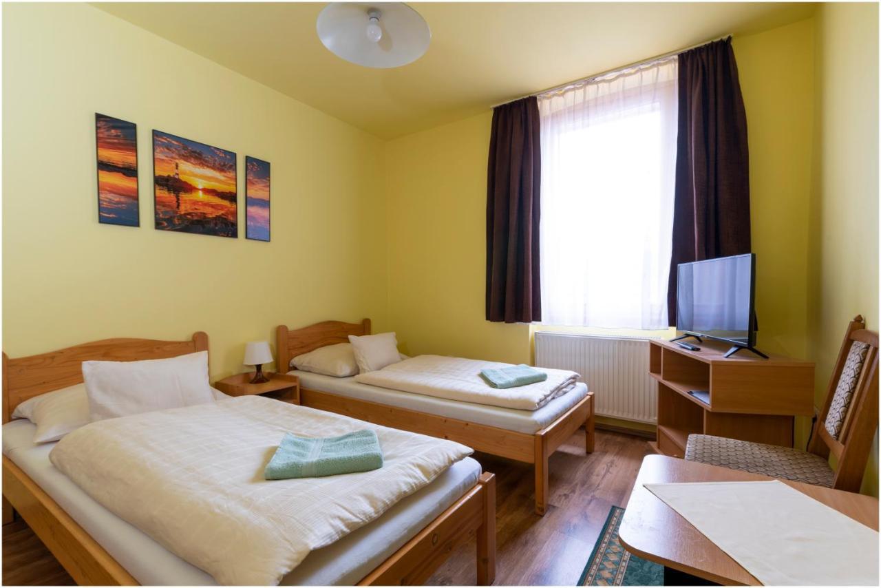 Szelkakas Fogado Es Etterem Bed & Breakfast Batonyterenye ภายนอก รูปภาพ