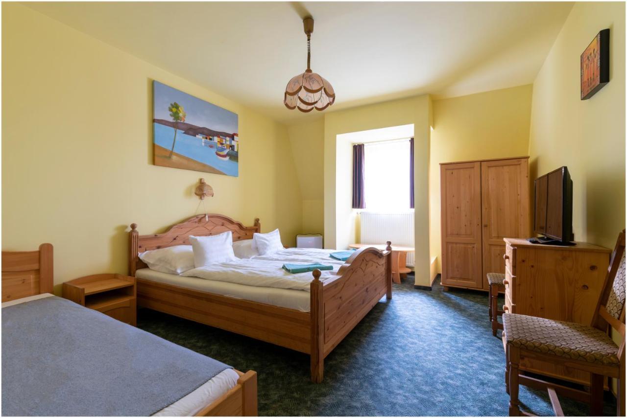 Szelkakas Fogado Es Etterem Bed & Breakfast Batonyterenye ภายนอก รูปภาพ